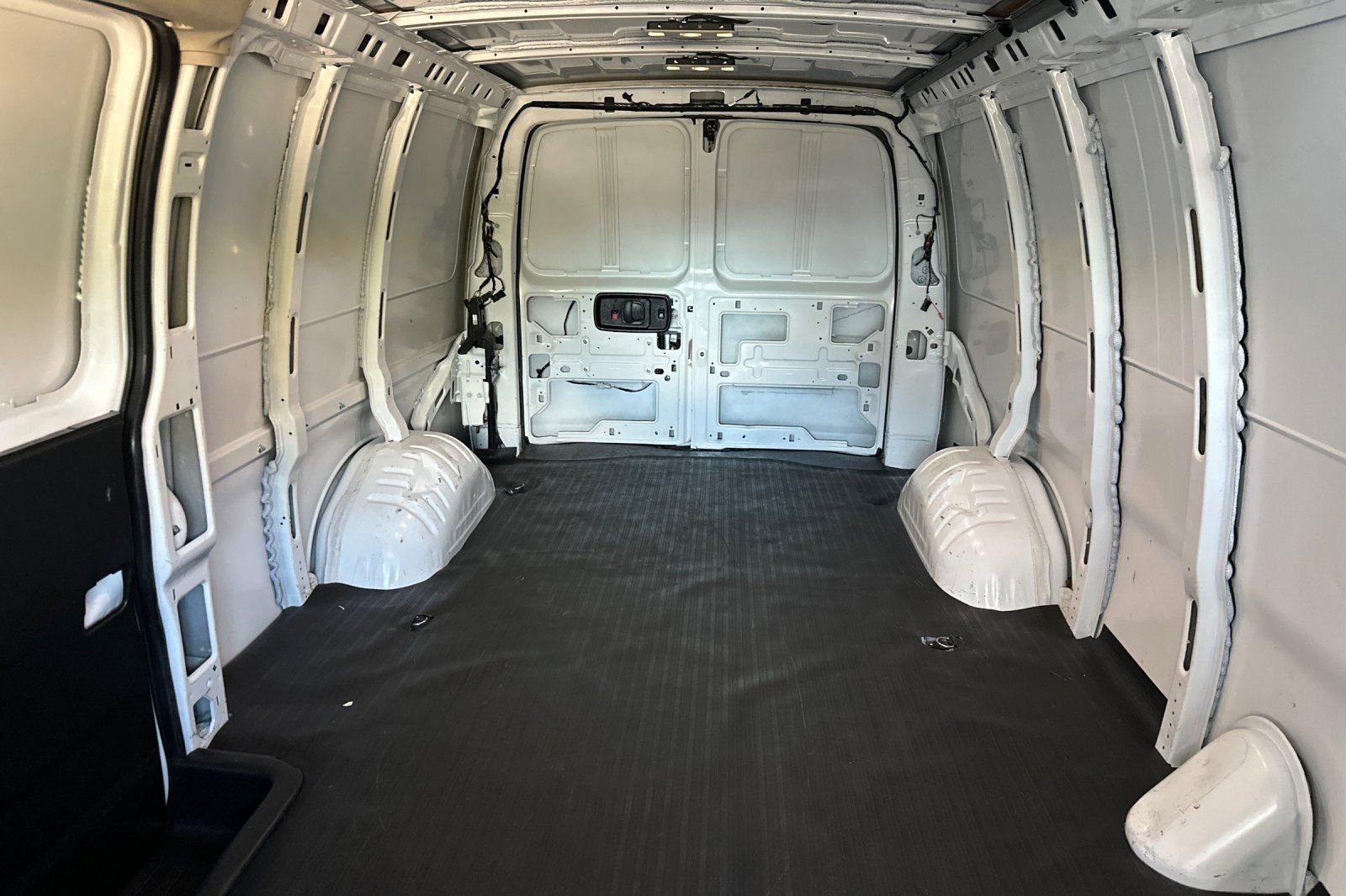 Used 2023 GMC Savana 2500 Extended w/ Driver Convenience Package image 50