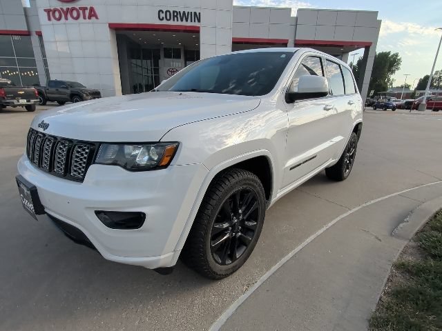 Used 2017 Jeep Grand Cherokee Altitude AWD/4WD image 8