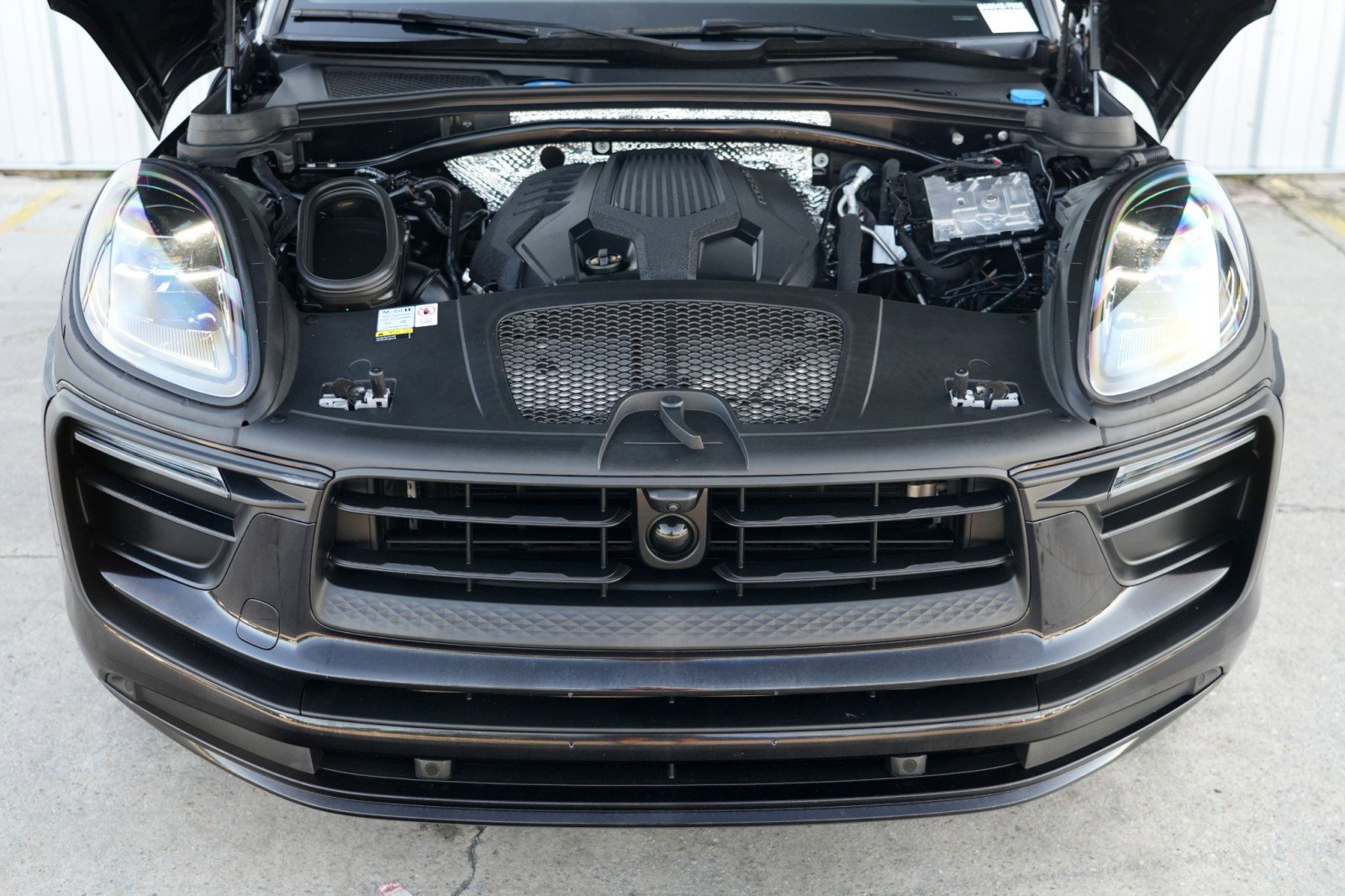 Used 2024 Porsche Macan image 8