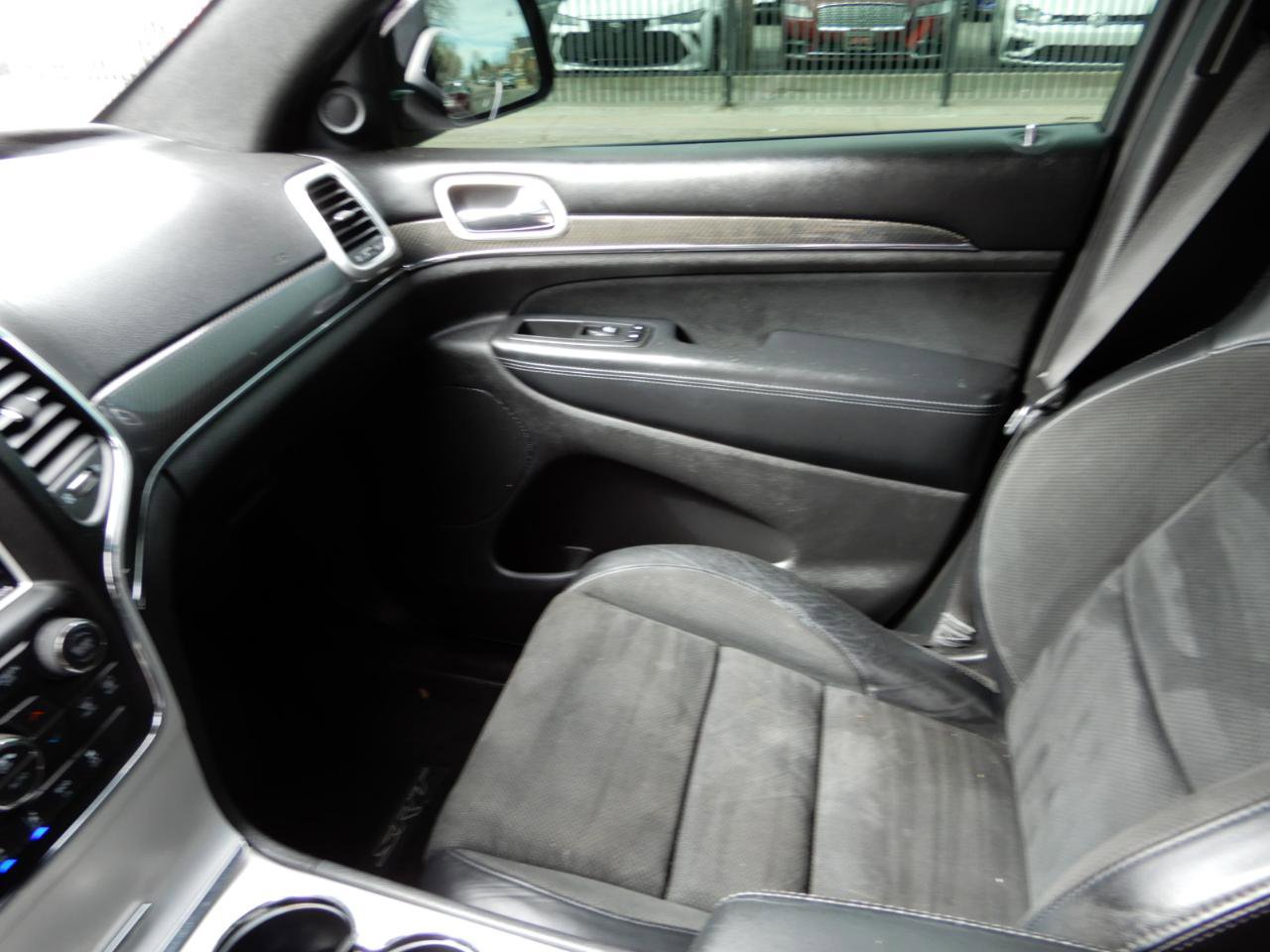 Used 2018 Jeep Grand Cherokee SRT image 17