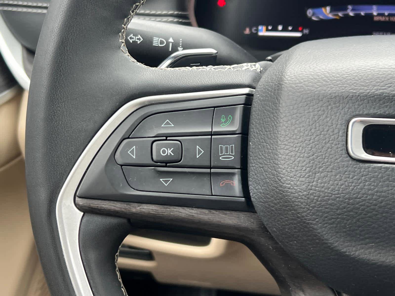 Used 2023 Jeep Grand Cherokee L Limited w/ Luxury Tech Group II image 21