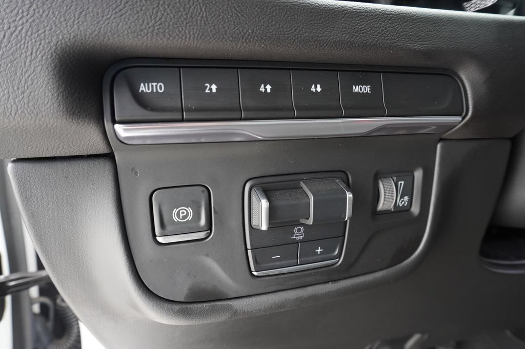 Certified 2025 Cadillac Escalade Premium Luxury AWD/4WD image 19