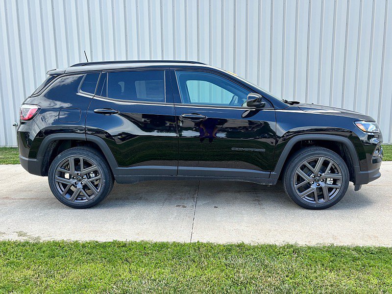 New 2026 Jeep Compass Limited AWD/4WD image 3