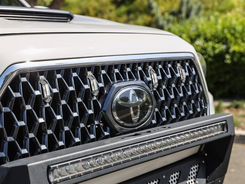 Used 2017 Toyota Tacoma TRD Off-Road RWD image 10
