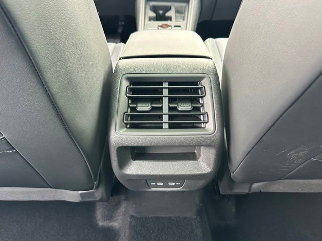 Certified 2025 Volkswagen Tiguan SE w/ Panoramic Sunroof Package AWD/4WD image 30