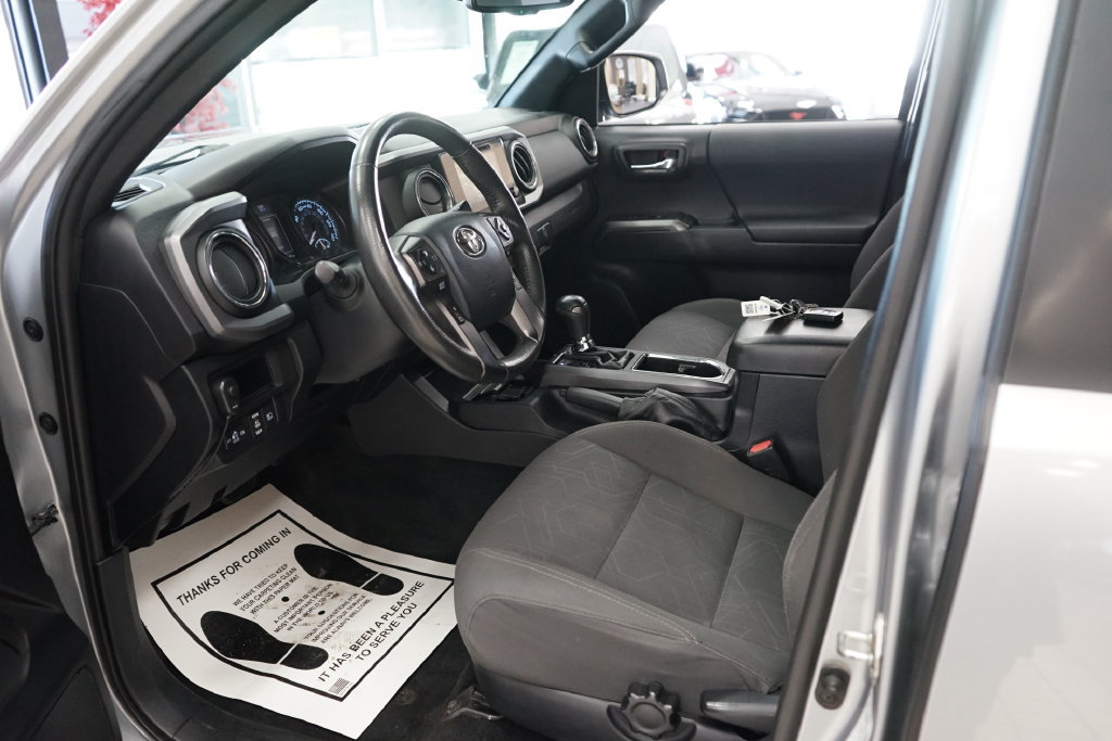 Used 2018 Toyota Tacoma TRD Off-Road w/ Technology Package AWD/4WD image 24