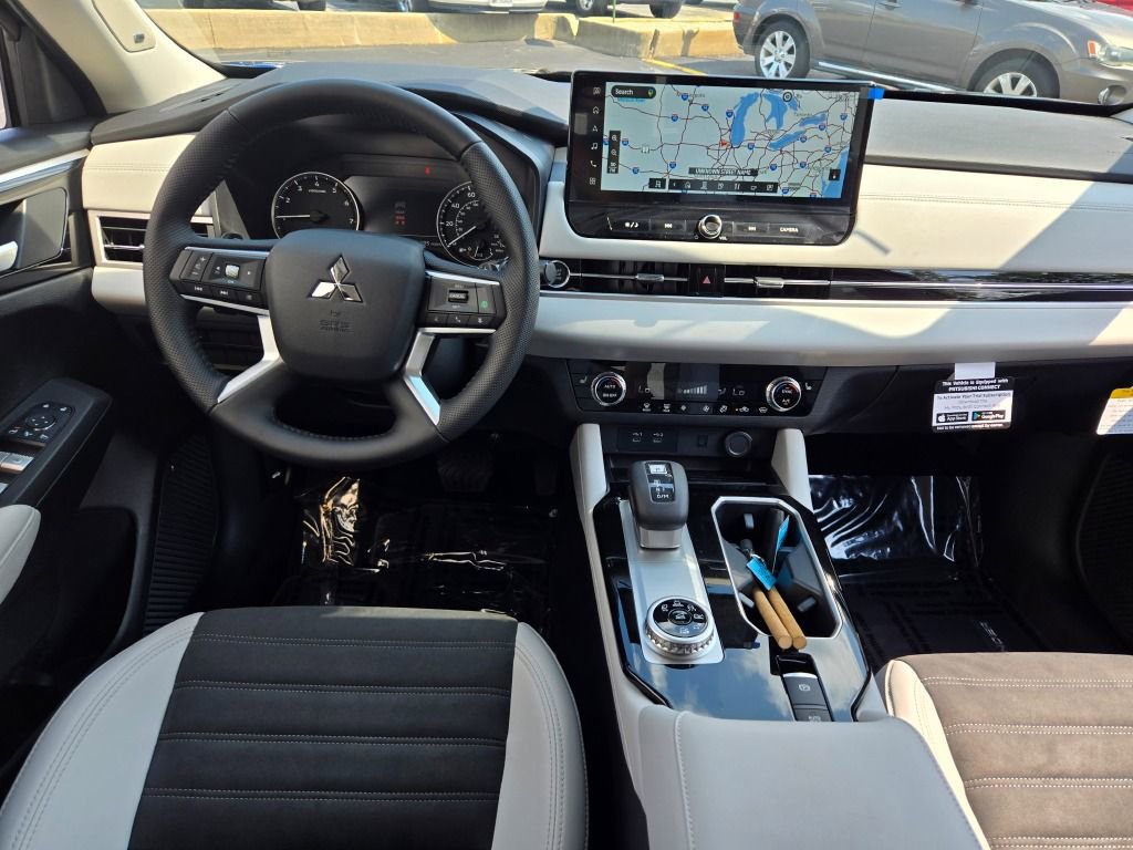New 2025 Mitsubishi Outlander SE image 13