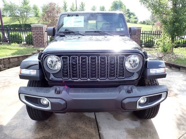 New 2025 Jeep Gladiator Sport AWD/4WD image 3