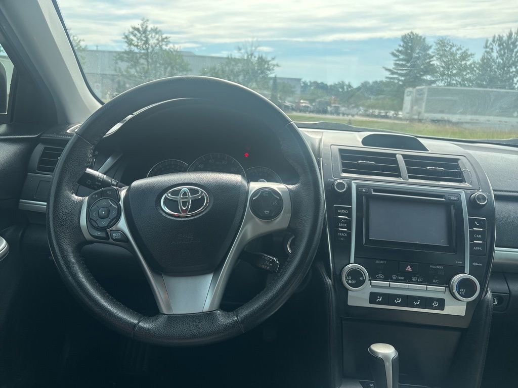 Used 2012 Toyota Camry SE w/ Leather Pkg FWD image 13