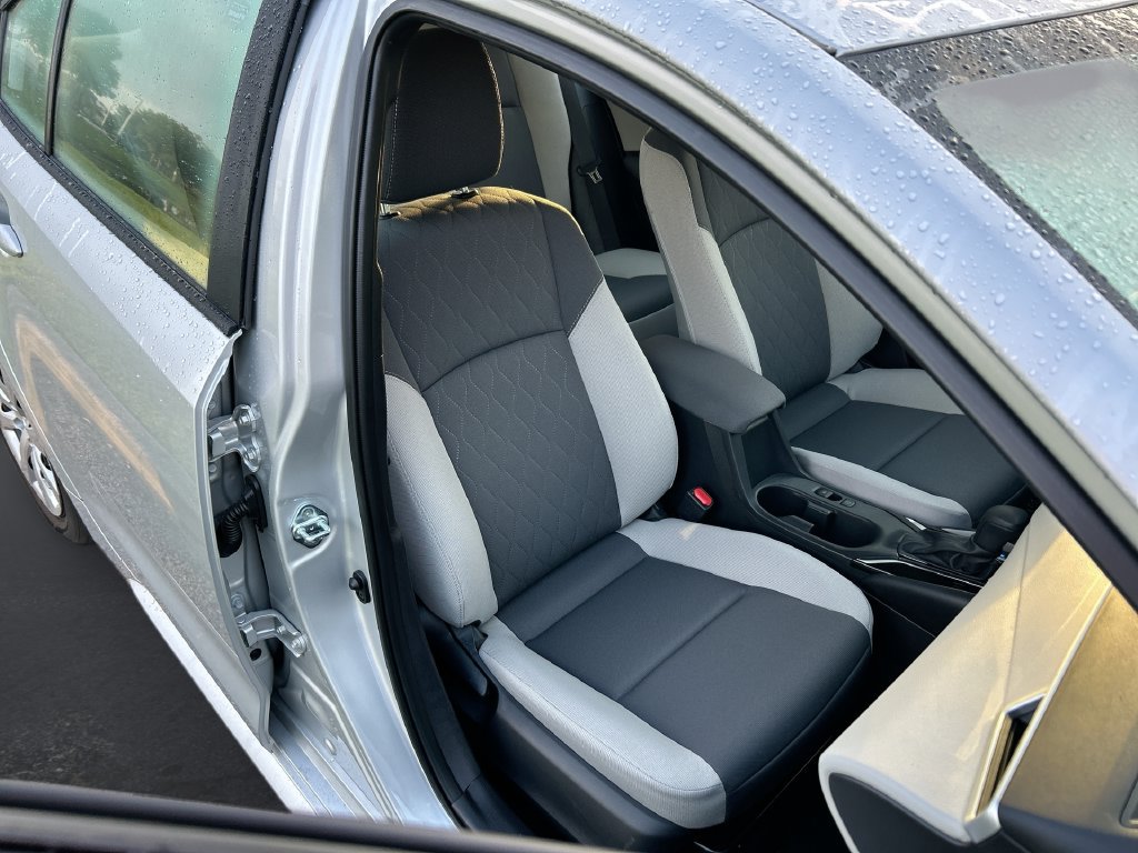 Used 2025 Toyota Corolla LE FWD image 30