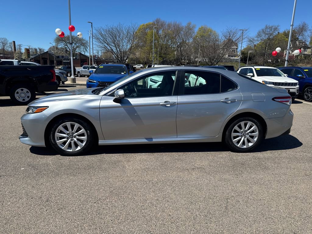 Used 2018 Toyota Camry LE FWD image 4