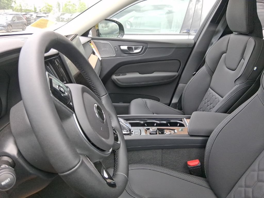 New 2026 Volvo XC60 B5 Plus w/ Climate Package AWD/4WD image 9