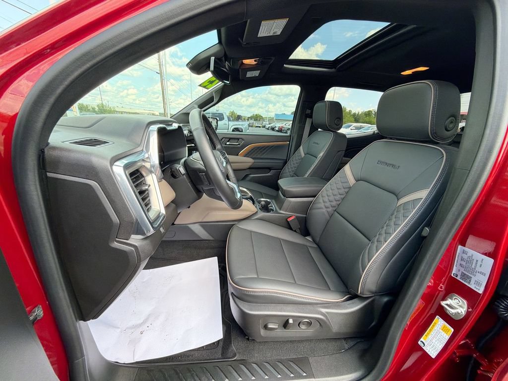 Used 2025 GMC Canyon Denali AWD/4WD image 17