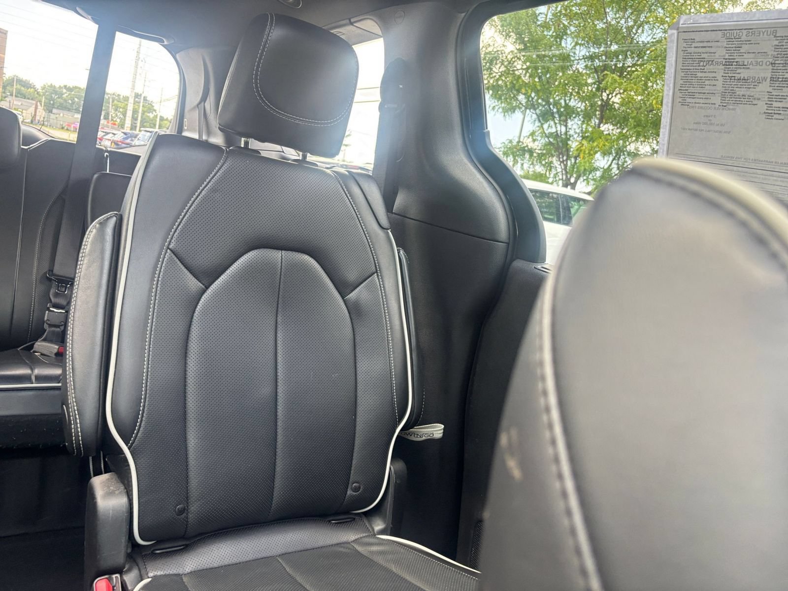 Used 2025 Chrysler Pacifica Limited FWD image 40