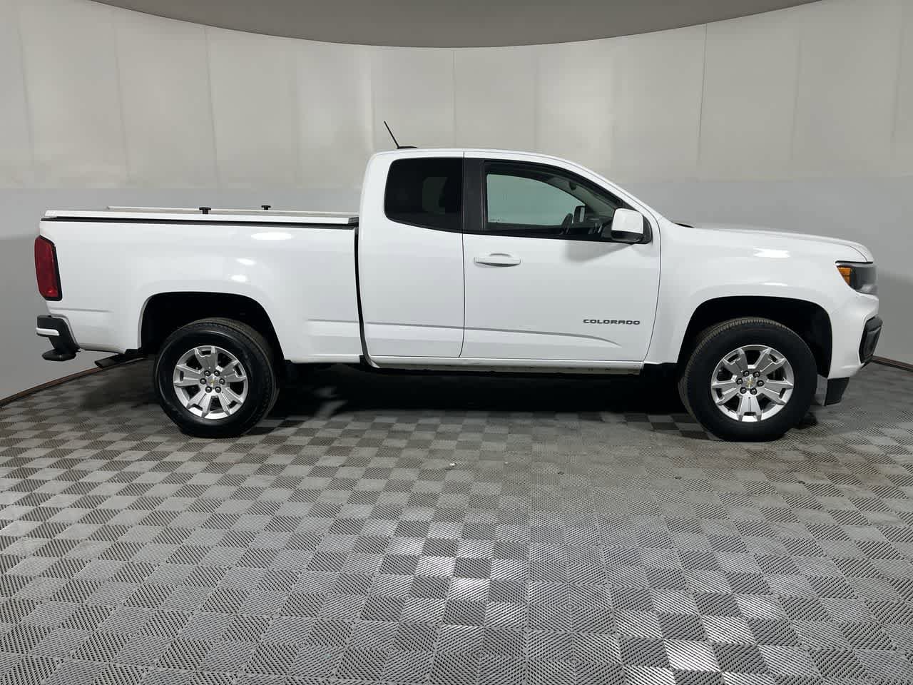 Used 2022 Chevrolet Colorado LT w/ Fleet Safety Package RWD image 9