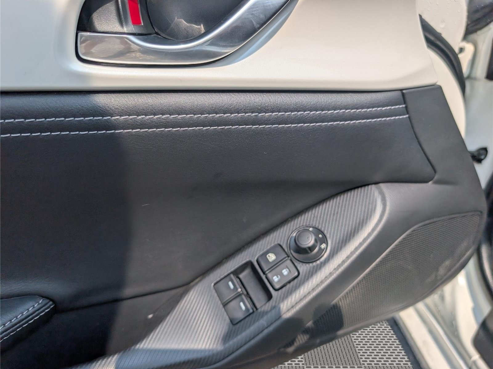 Used 2025 MAZDA MX-5 Miata Club RWD image 15