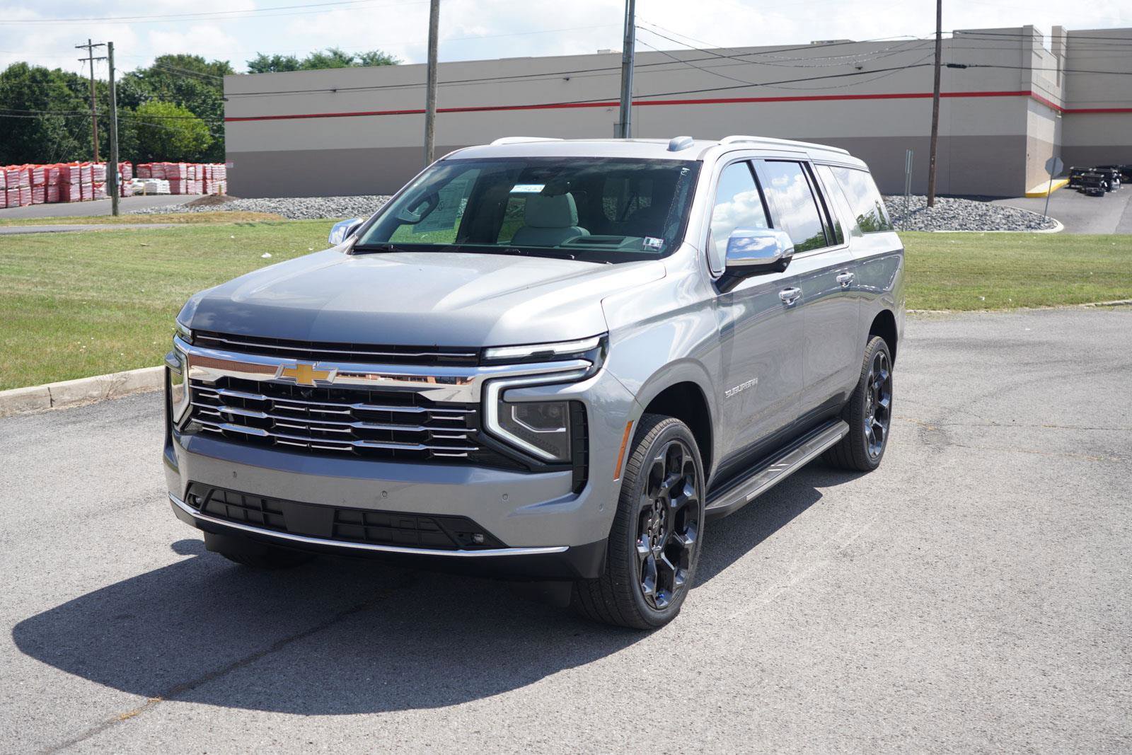 New 2025 Chevrolet Suburban Premier image 8
