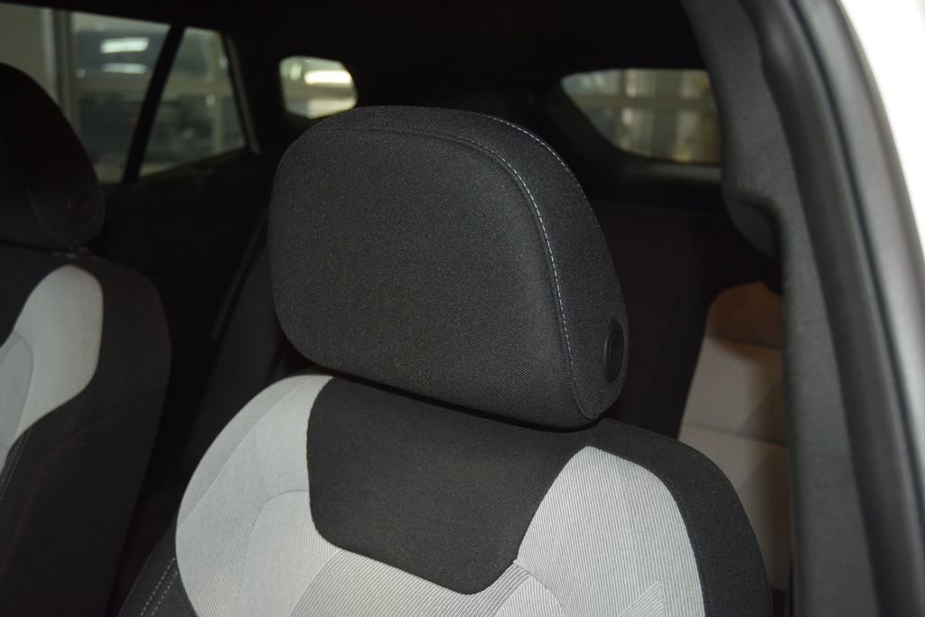 Used 2024 Chevrolet Trax RS FWD image 38