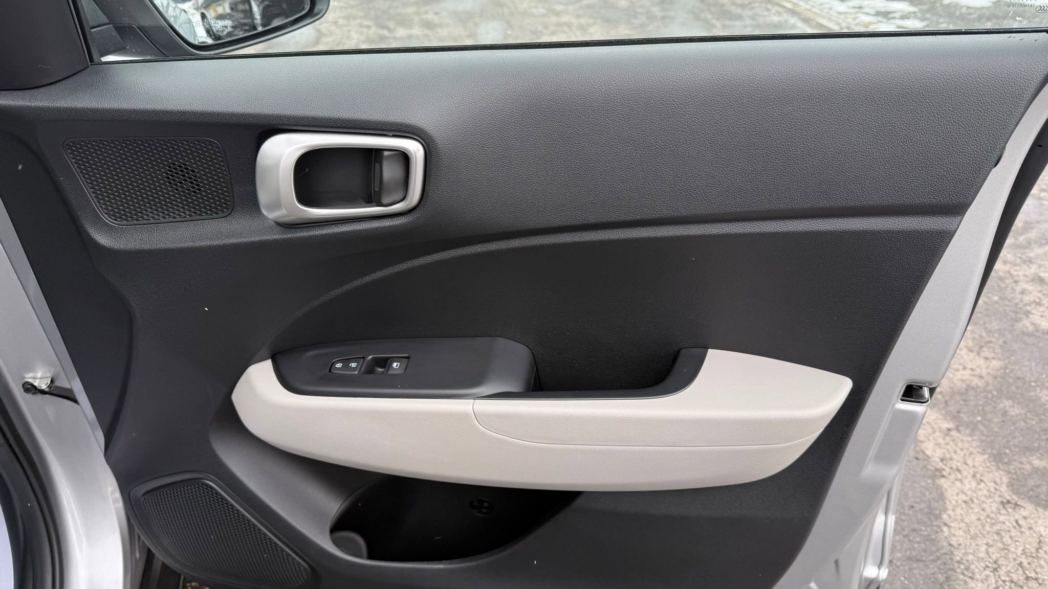 Used 2025 Hyundai Venue SEL image 10