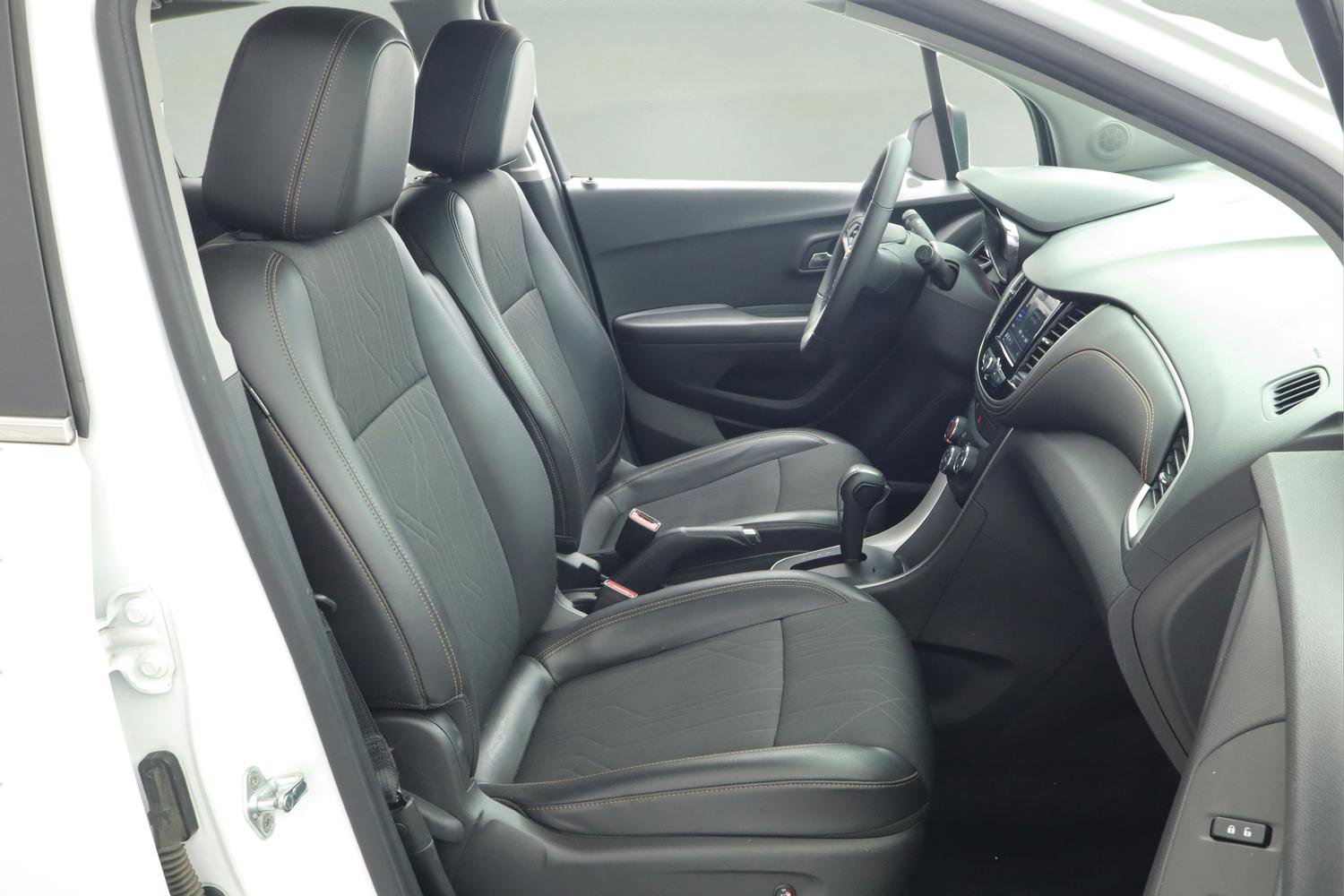 Used 2019 Chevrolet Trax LT w/ LT Convenience Package image 11