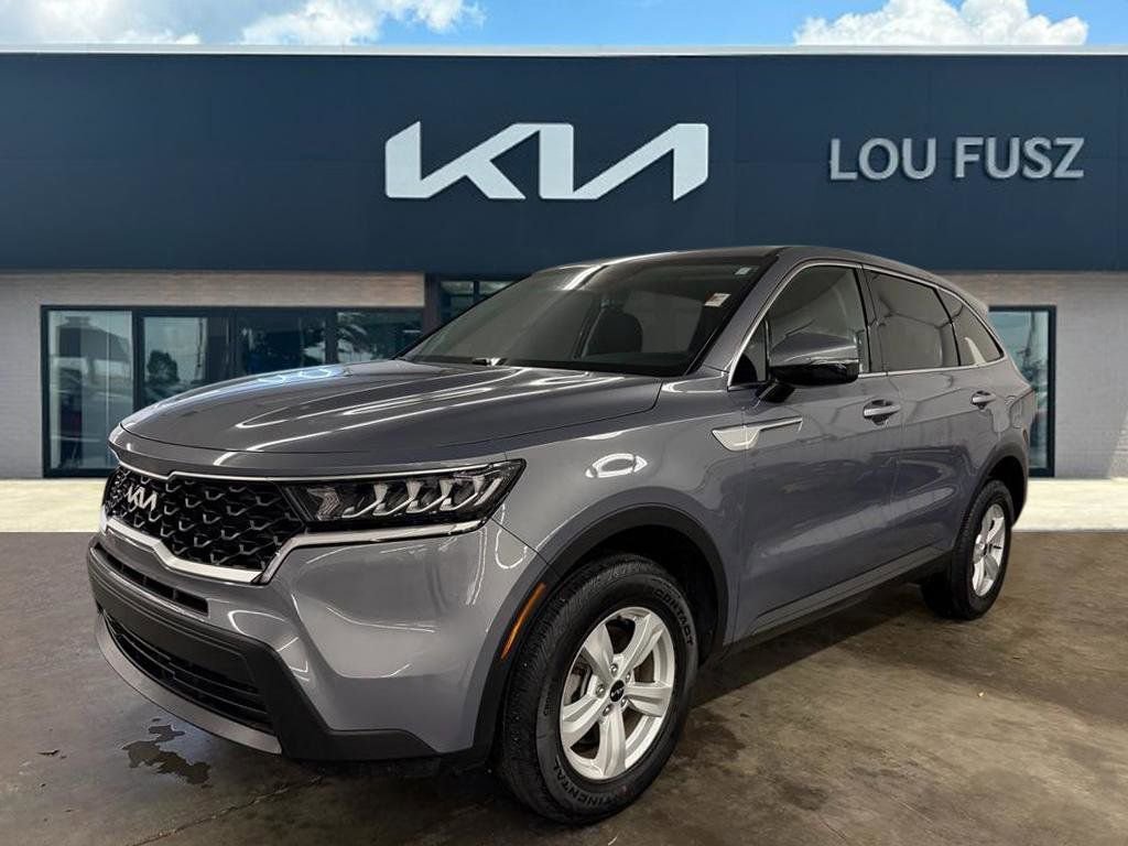 Used 2023 Kia Sorento LX image 1