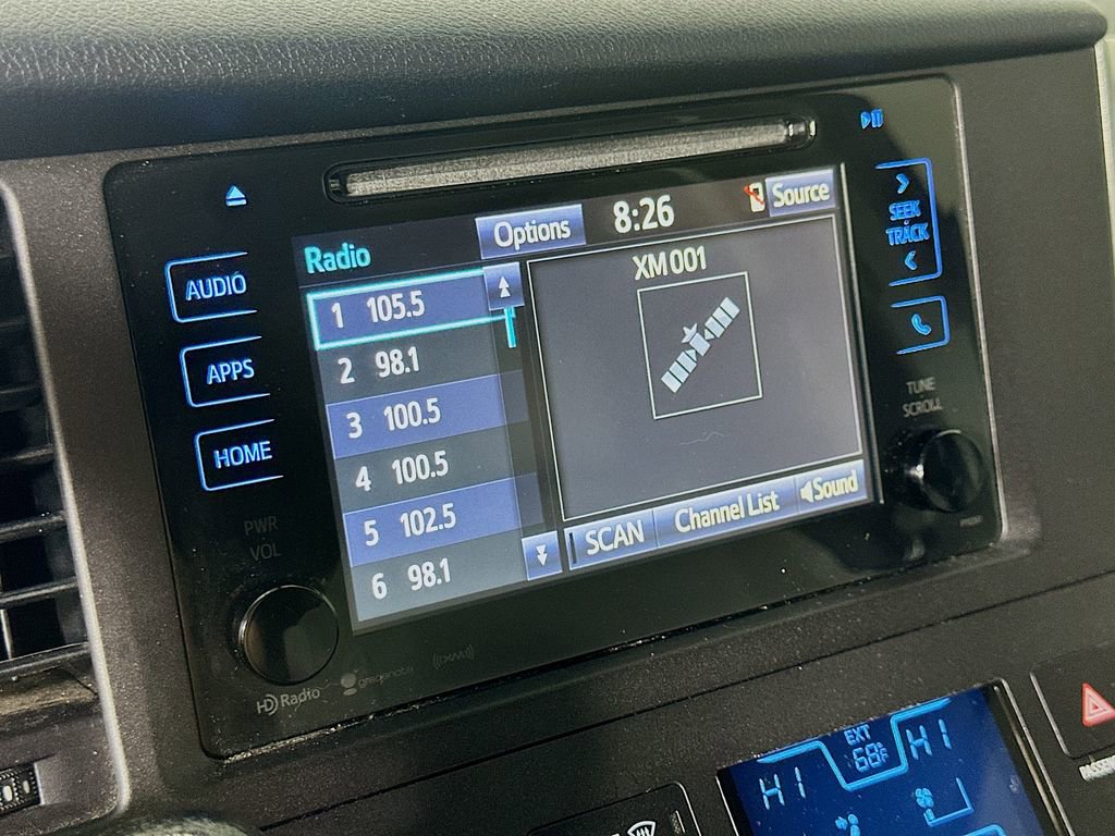 Used 2017 Toyota Sienna LE image 29