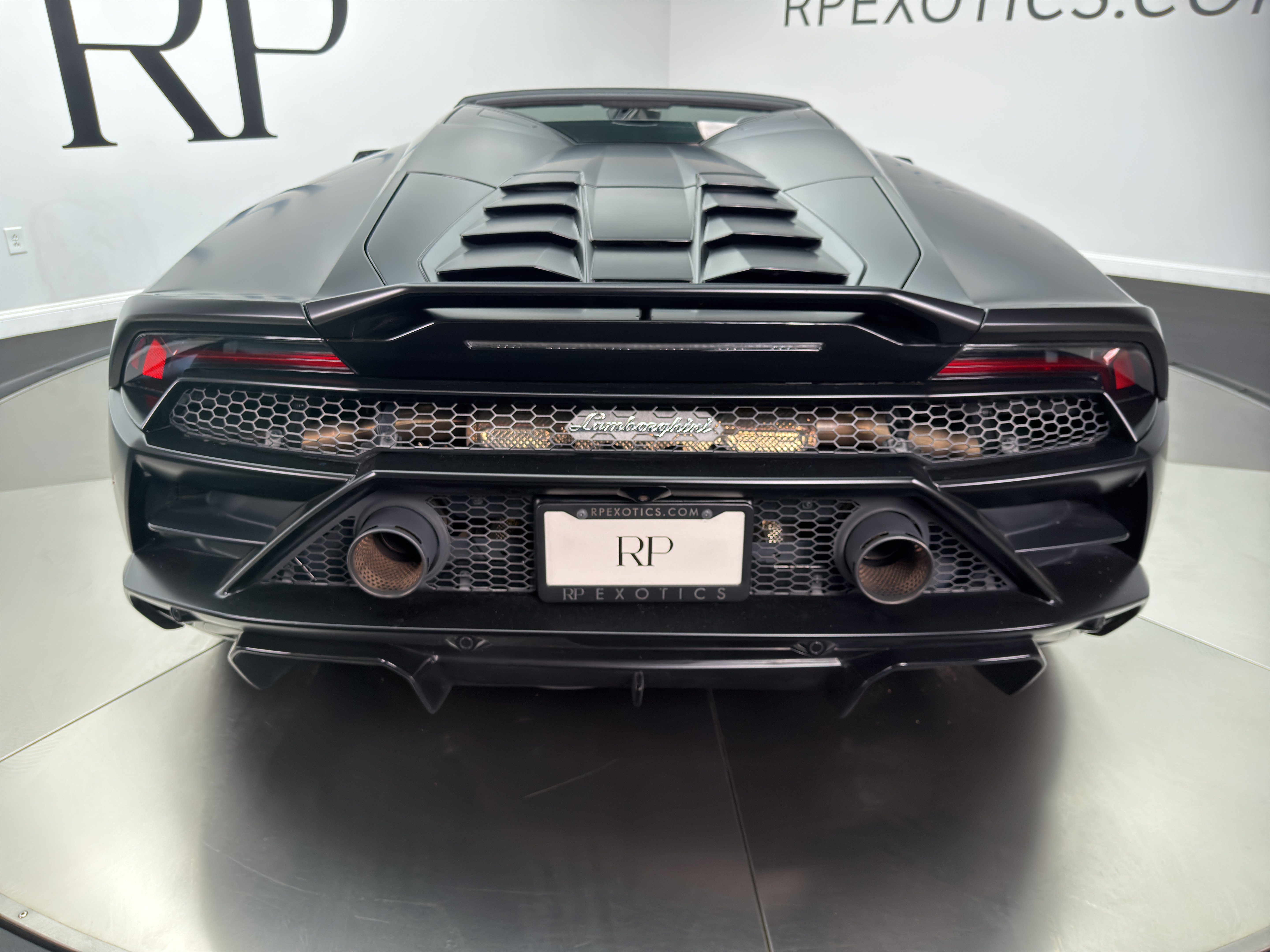 Used 2021 Lamborghini Huracan EVO RWD image 25