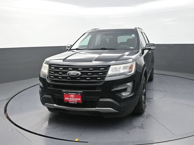 Used 2017 Ford Explorer XLT AWD/4WD image 2