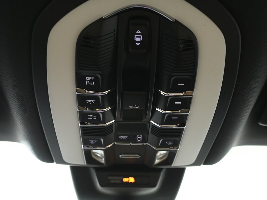 Used 2026 Porsche Macan AWD/4WD image 21