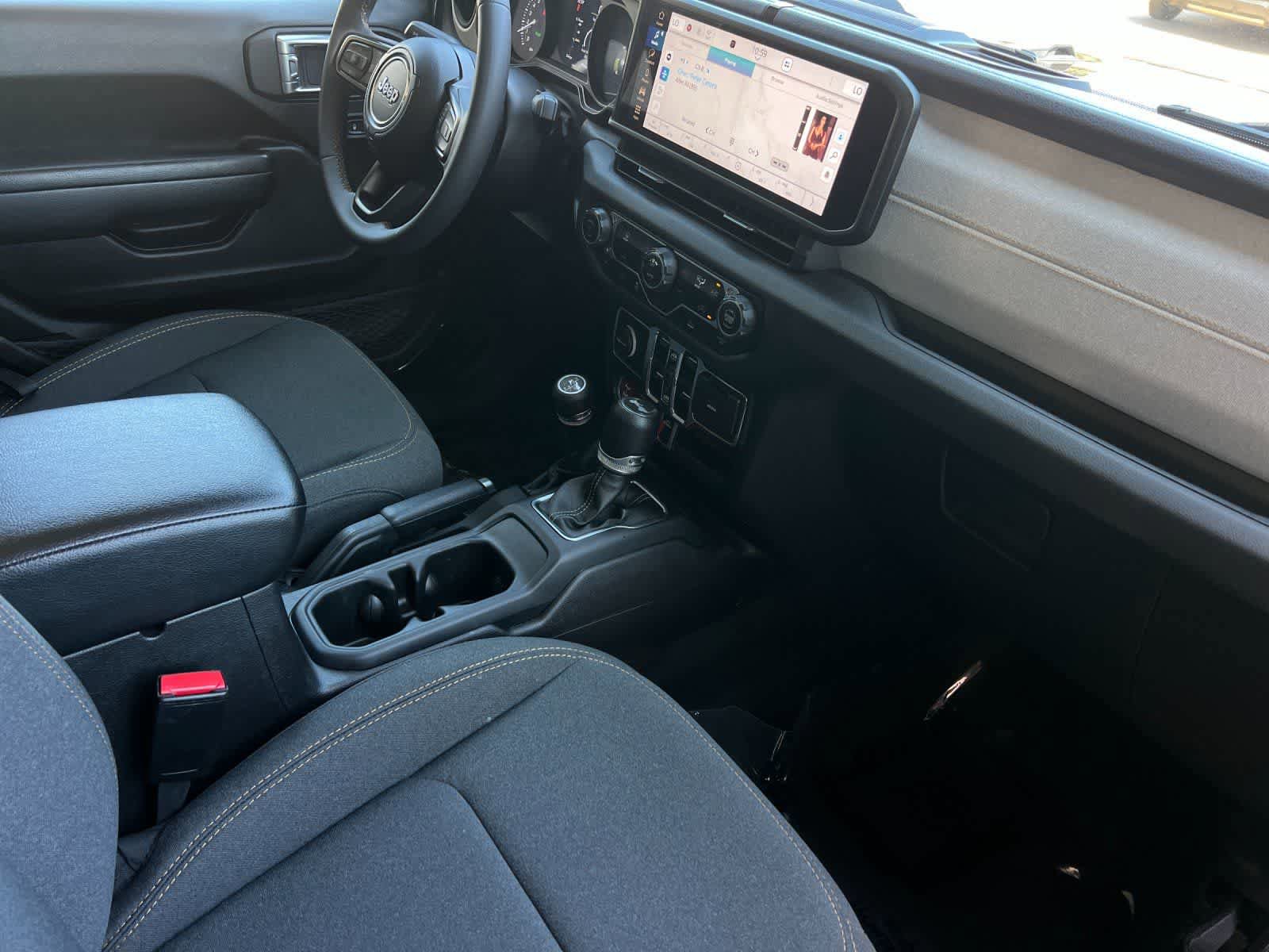 Used 2024 Jeep Wrangler Unlimited AWD/4WD image 16