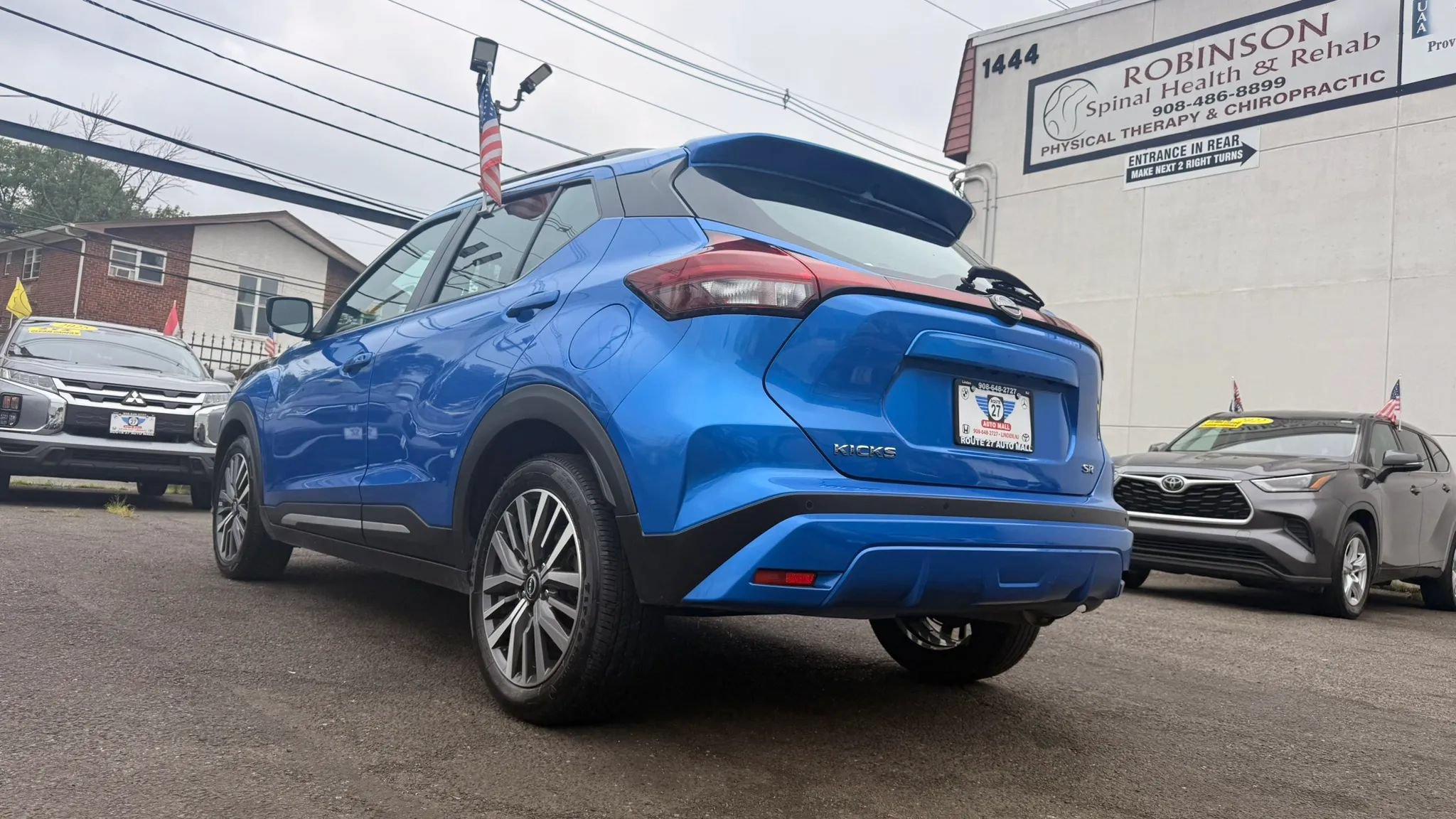 Used 2024 Nissan Kicks SR FWD image 9