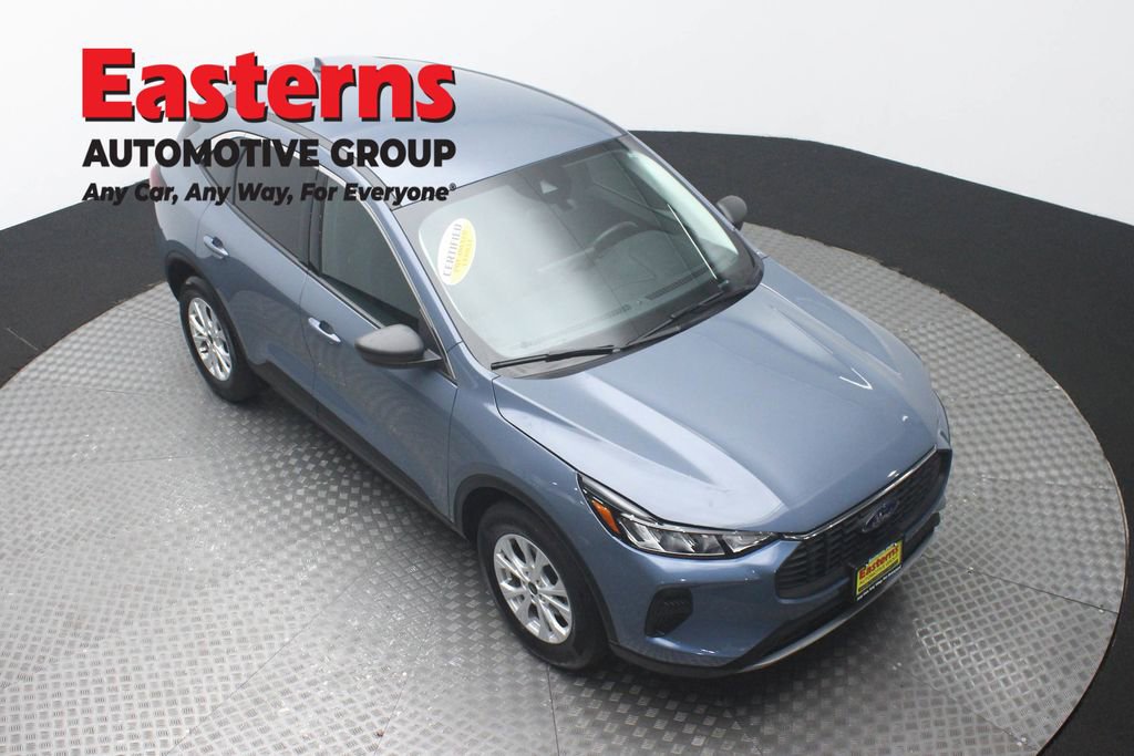 Used 2023 Ford Escape Active w/ Tech Pack #1 AWD/4WD image 3