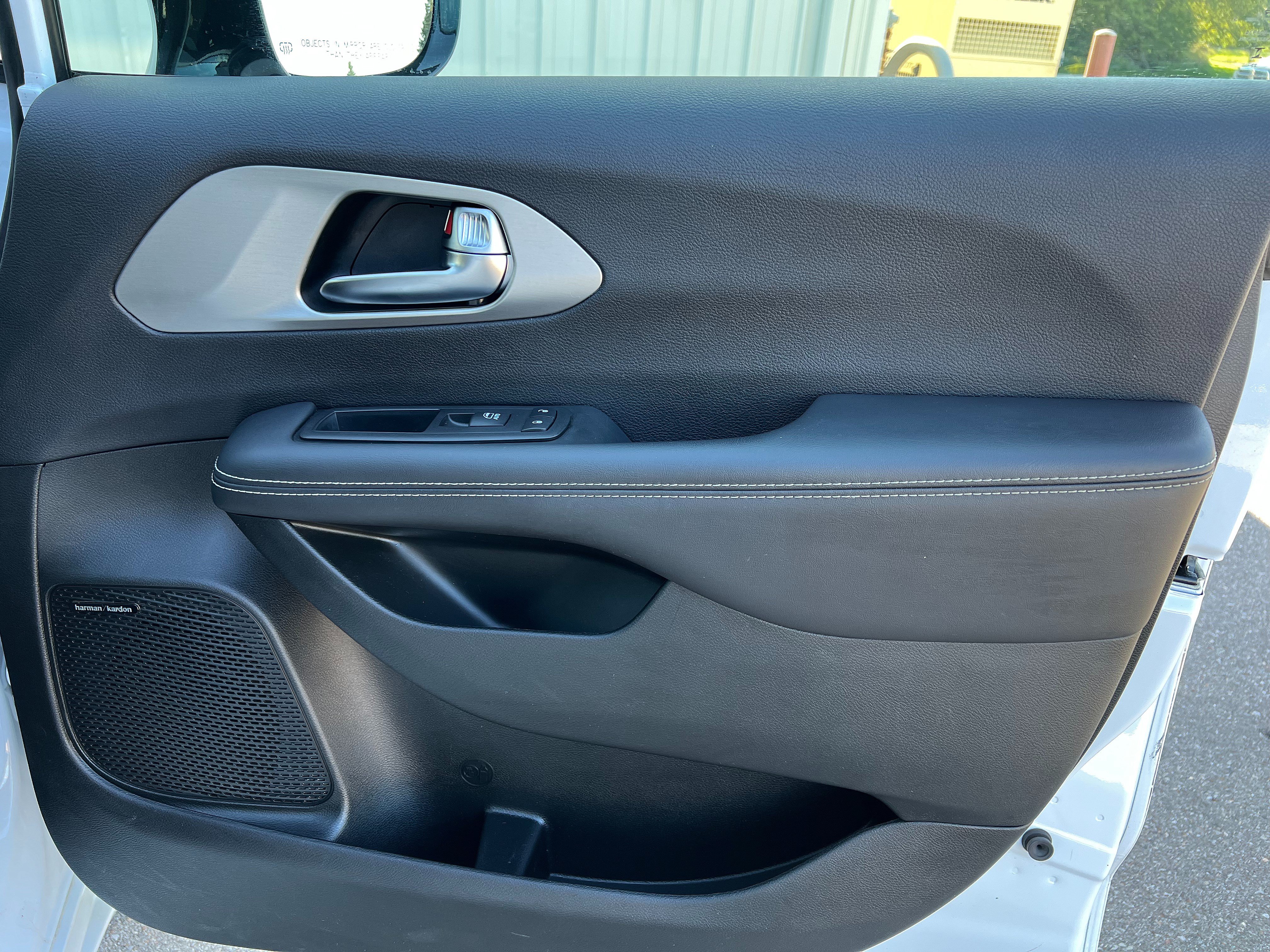 Used 2024 Chrysler Pacifica Limited w/ Uconnect Theater Family Group AWD/4WD image 31
