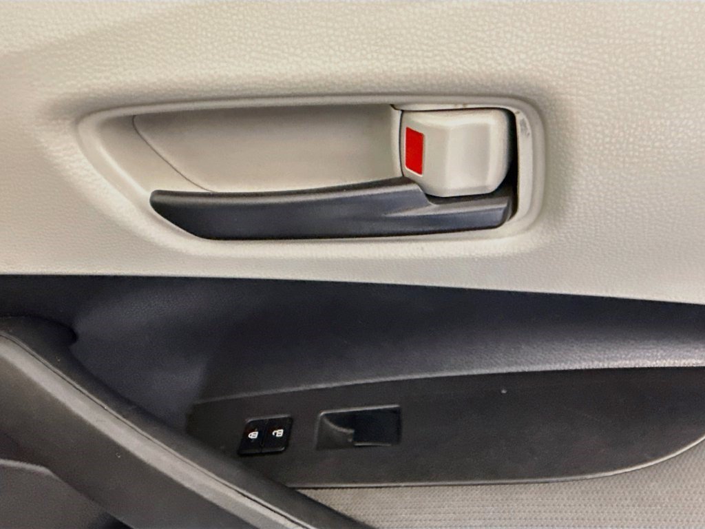 Used 2022 Toyota Corolla LE FWD image 29