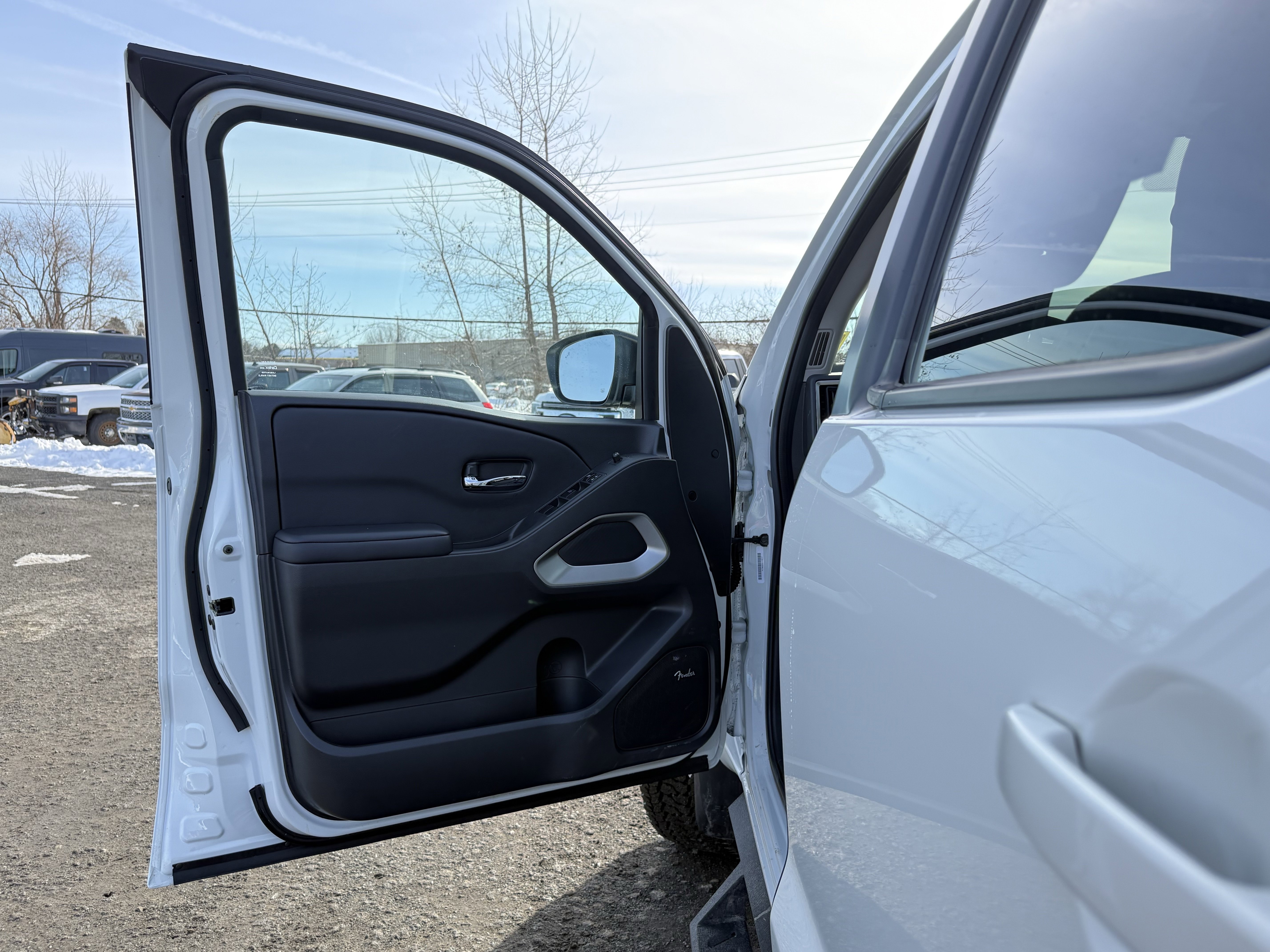 Used 2025 Nissan Frontier SV w/ SV Convenience Package image 23