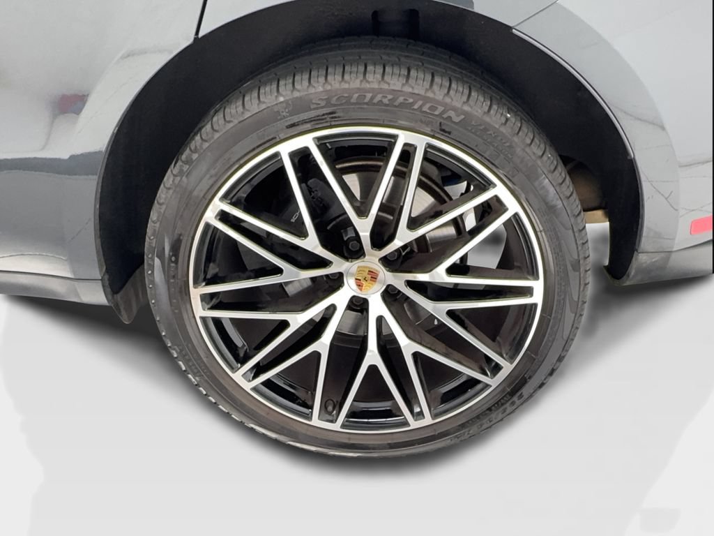 Used 2024 Porsche Macan AWD/4WD image 12