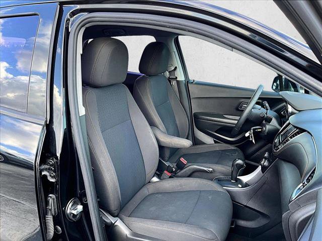 Used 2022 Chevrolet Trax LS image 9