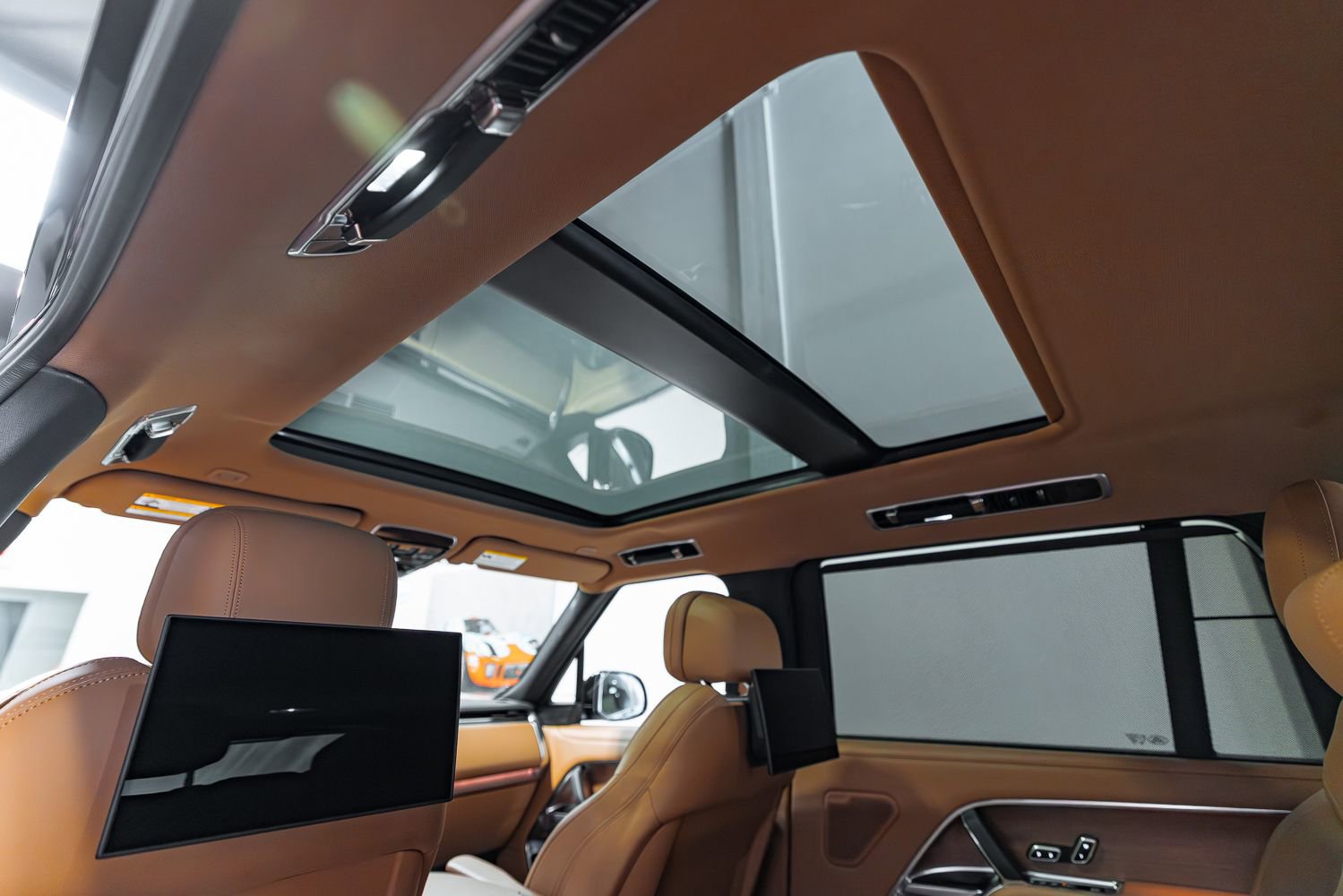 Used 2024 Land Rover Range Rover Long Wheelbase SE image 33