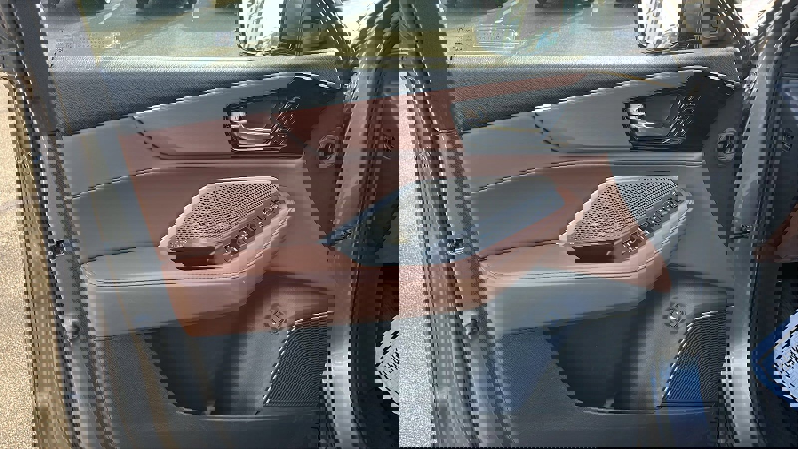 Used 2023 Acura MDX SH-AWD w/ Technology Package image 9