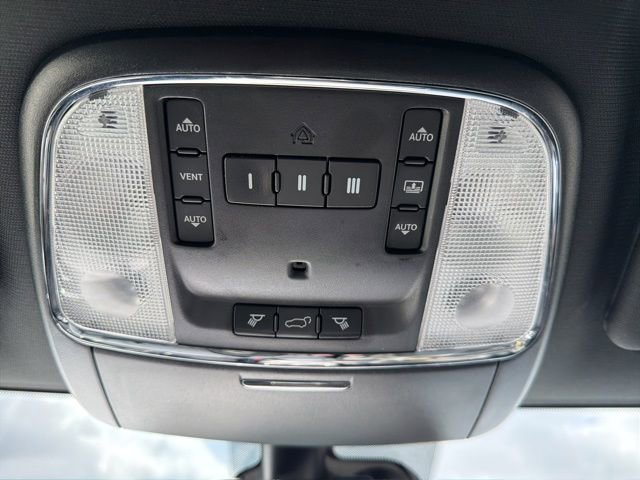 Used 2014 Jeep Grand Cherokee Overland w/ Advanced Technology Group image 39