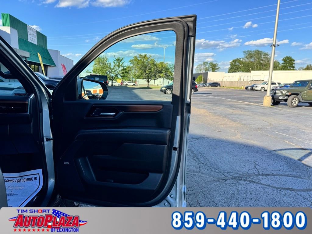 Used 2025 GMC Yukon XL Denali AWD/4WD image 56