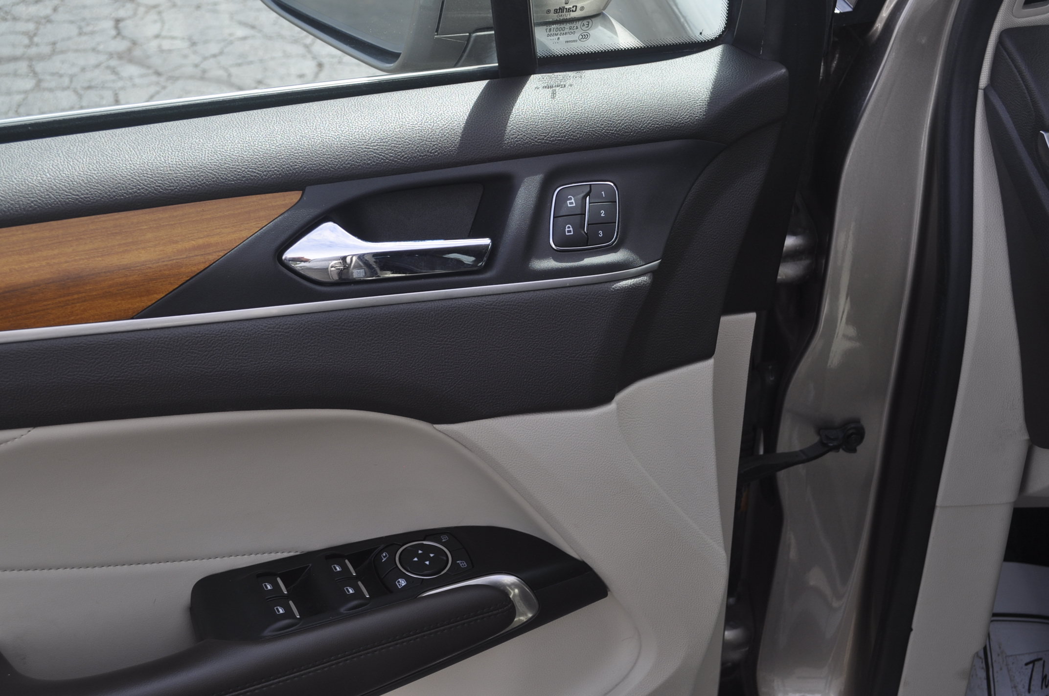 Used 2019 Lincoln MKC Select w/ Select Plus Package AWD/4WD image 16
