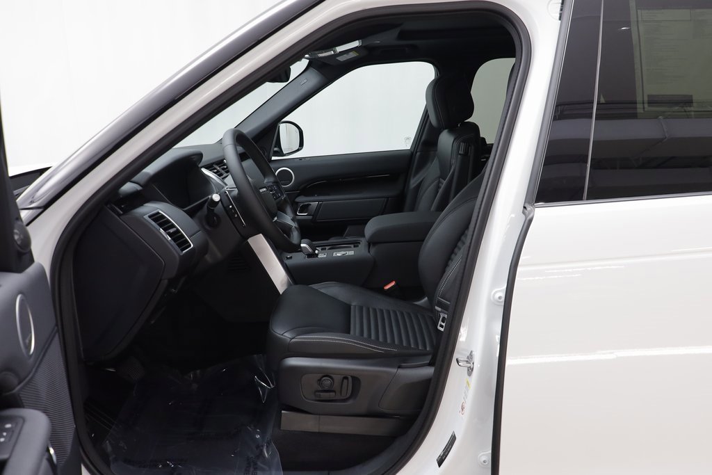 New 2025 Land Rover Discovery S image 6
