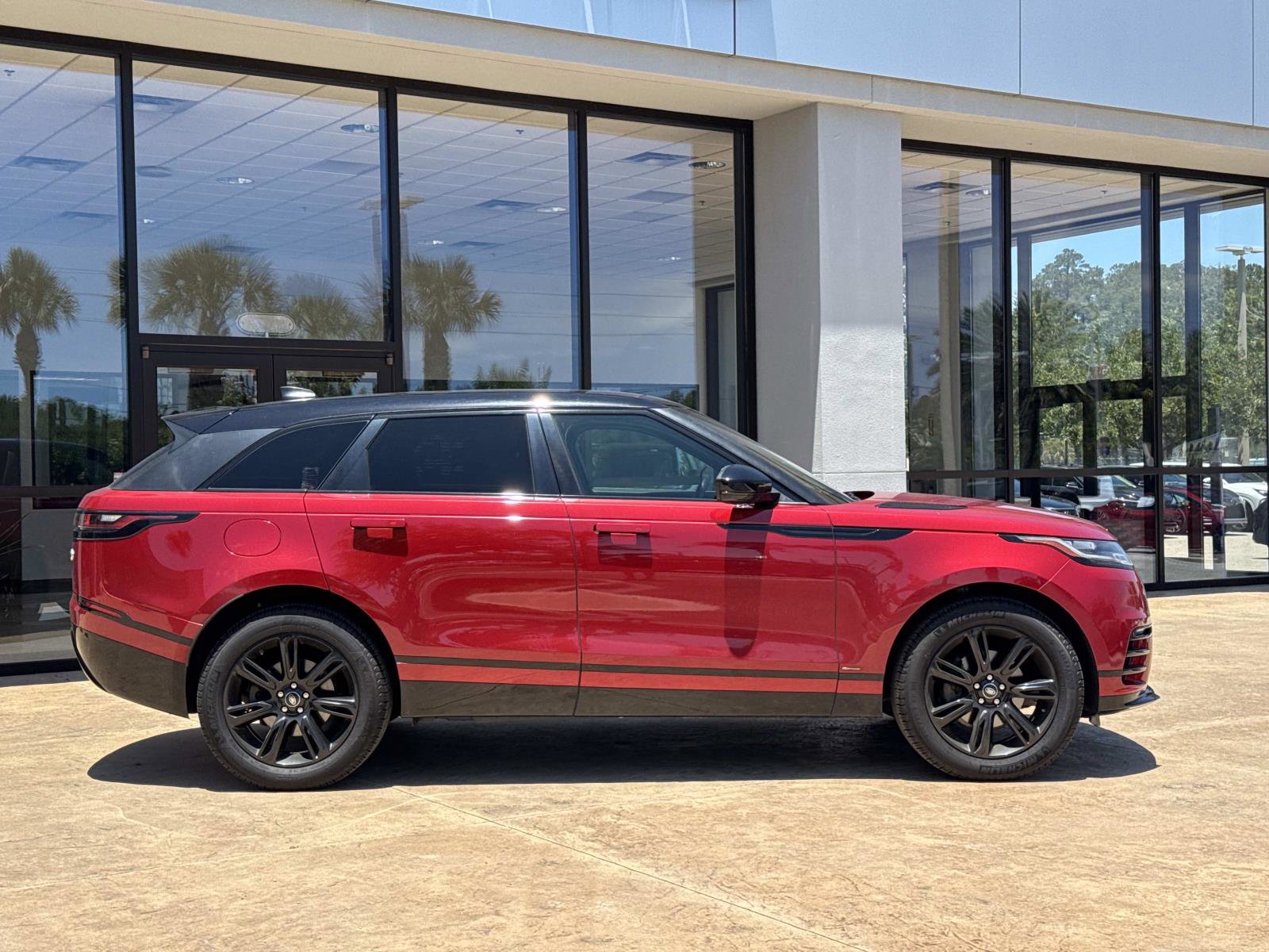 Used 2020 Land Rover Range Rover Velar R-Dynamic S AWD/4WD image 2