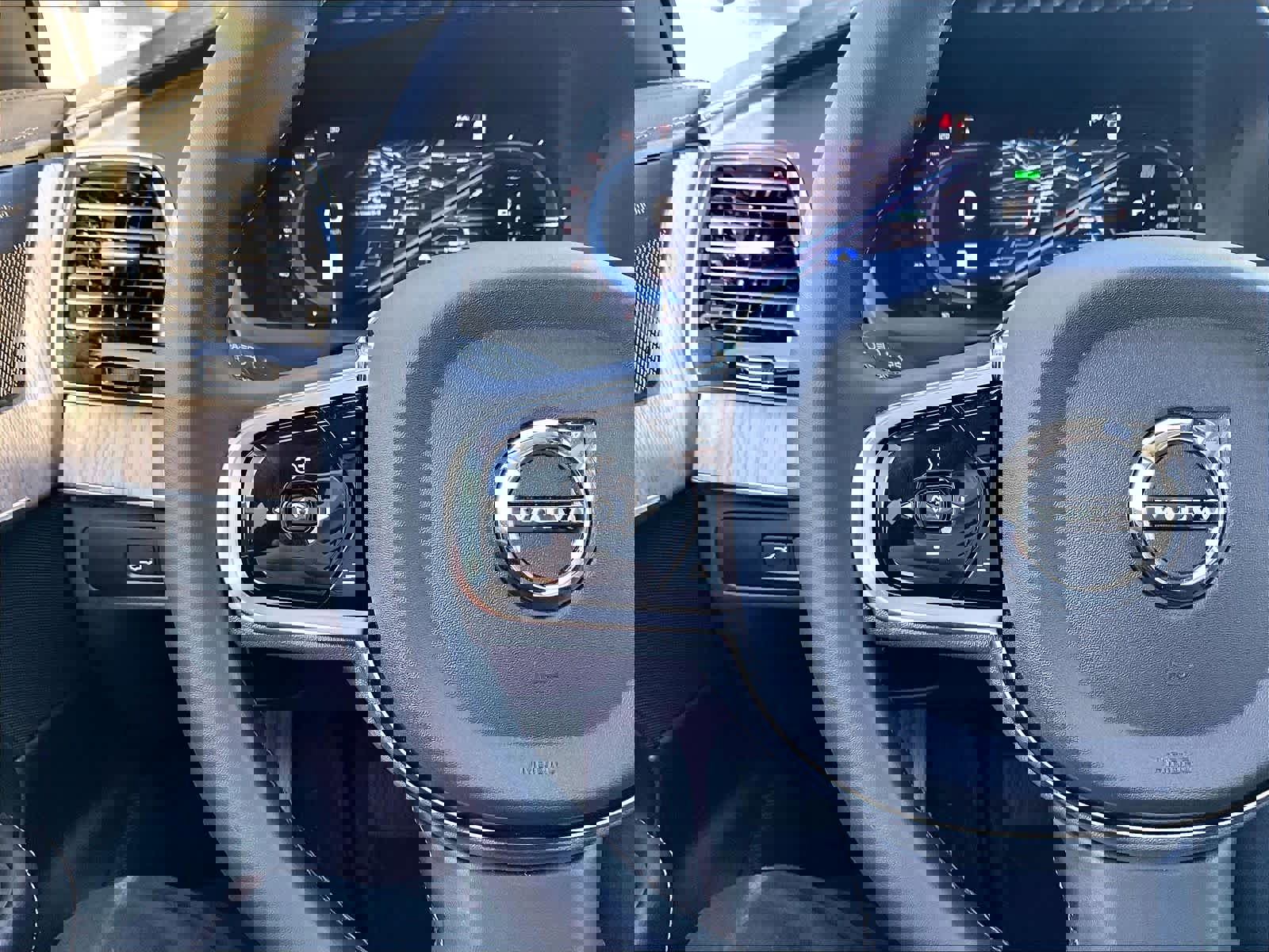 Used 2024 Volvo XC90 T8 Ultimate w/ Protection Package Premier image 21