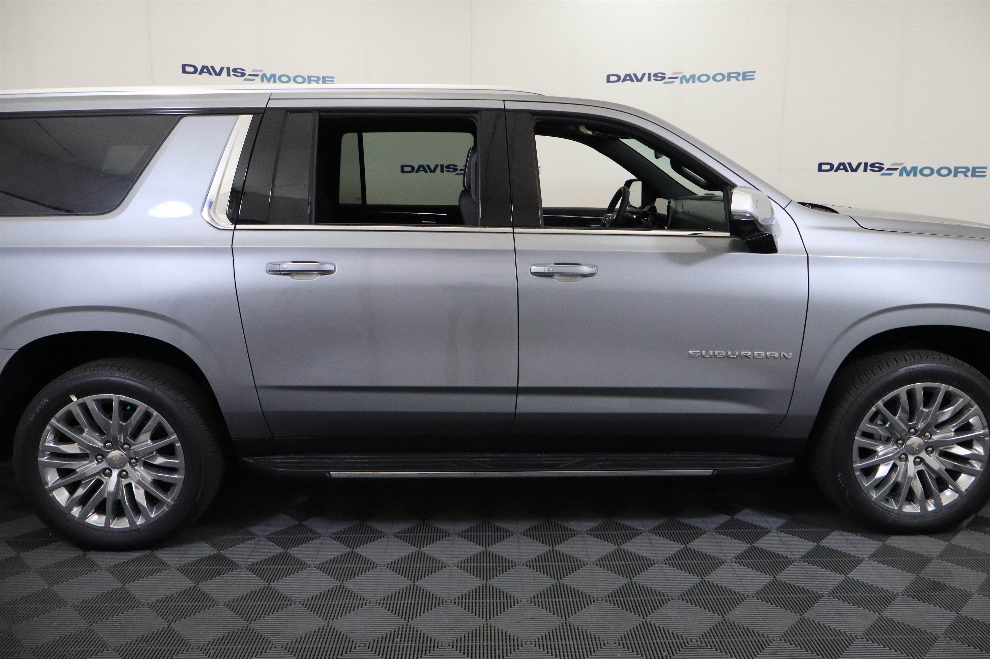 New 2026 Chevrolet Suburban Premier w/ Sun And Tow Package AWD/4WD image 5