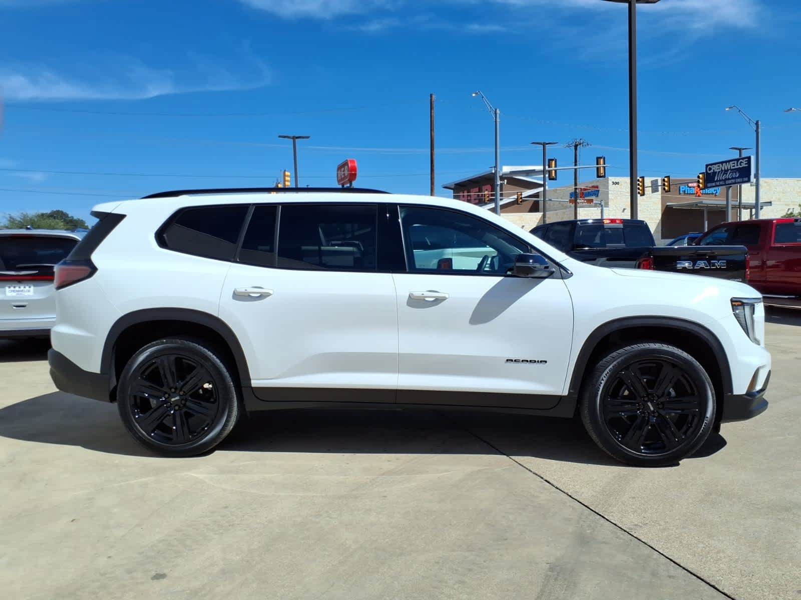 Certified 2025 GMC Acadia Elevation w/ Elevation Premium Package FWD image 30