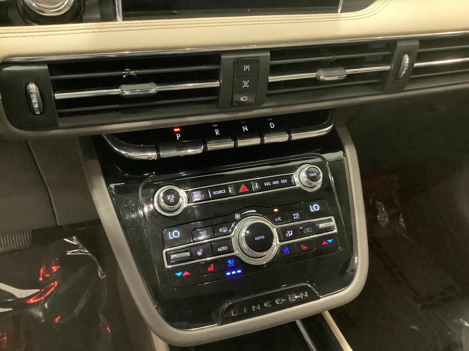 Used 2020 Lincoln Corsair AWD image 18
