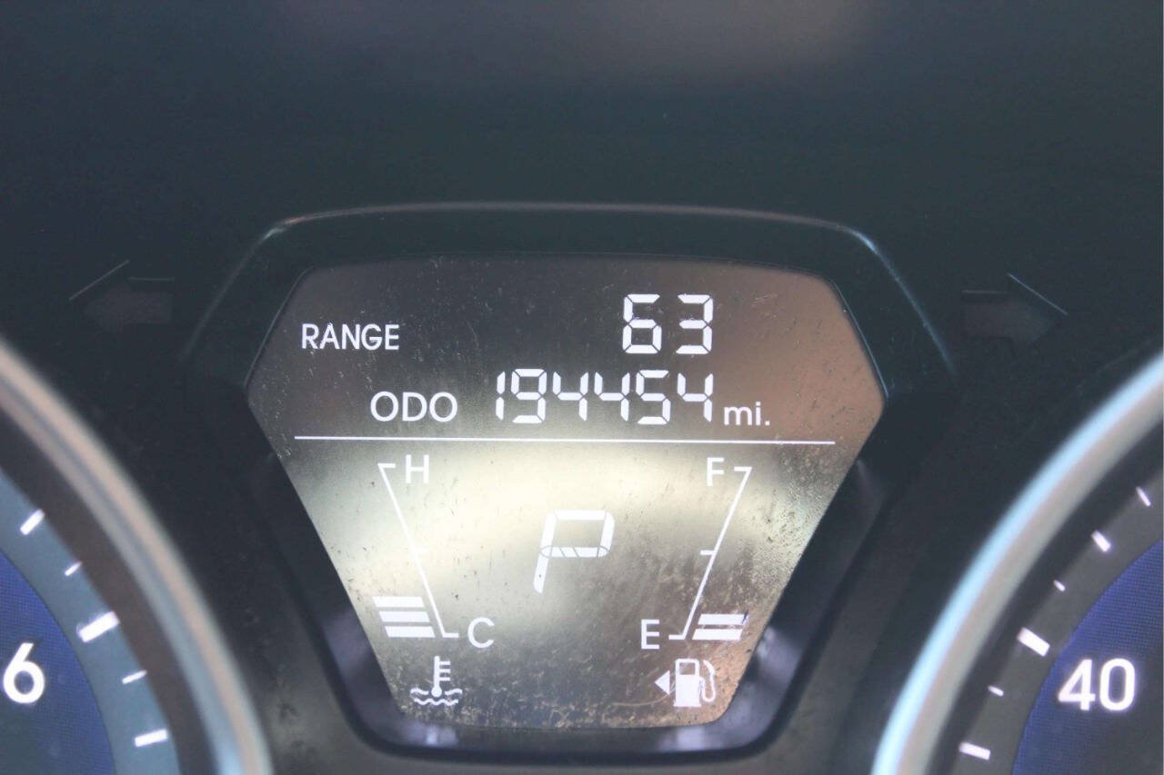 Used 2012 Hyundai Elantra Limited w/ Technology Pkg 5 FWD image 11