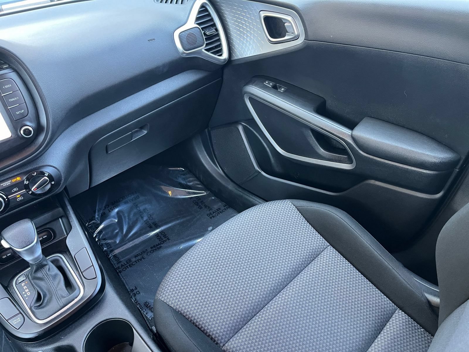 Used 2025 Kia Soul LX w/ LX Technology Package FWD image 35